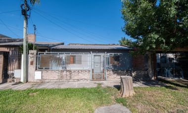 OPORTUNIDAD CASADE 2 DORMITORIOS EN HERMOSO BARRIO