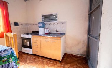 OPORTUNIDAD CASADE 2 DORMITORIOS EN HERMOSO BARRIO