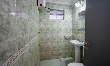 OPORTUNIDAD CASADE 2 DORMITORIOS EN HERMOSO BARRIO