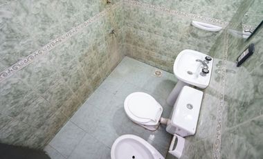 OPORTUNIDAD CASADE 2 DORMITORIOS EN HERMOSO BARRIO