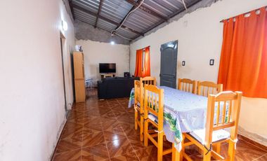 OPORTUNIDAD CASADE 2 DORMITORIOS EN HERMOSO BARRIO