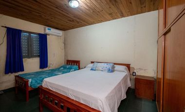 OPORTUNIDAD CASADE 2 DORMITORIOS EN HERMOSO BARRIO