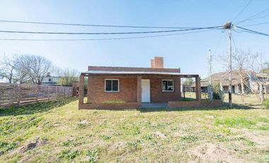 QUINTA A ESTRENAR EN ARROYO LEYES - 3 DORMITORIOS