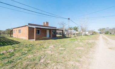 QUINTA A ESTRENAR EN ARROYO LEYES - 3 DORMITORIOS