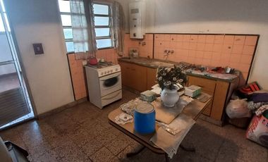 VENTA PH 6 AMBIENTES COCHERA PATIO TERRAZA BLOQUE