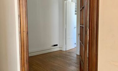 ALQUILER OFICINA  LUMINOSO 4 AMPLIOS DESPACHOS