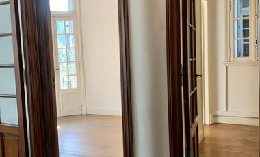 ALQUILER OFICINA  LUMINOSO 4 AMPLIOS DESPACHOS