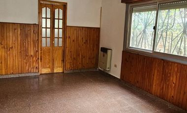 VENTA CASA DE 3 AMB EN FLORECIO VARELA