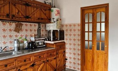 VENTA CASA DE 3 AMB EN FLORECIO VARELA