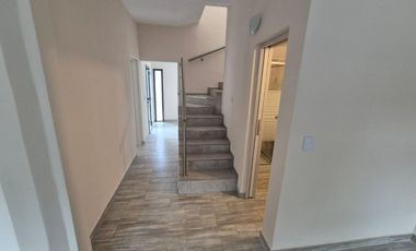 CASA 4 AMBIENTES CON COCHERA EN QUILMES EN VENTA