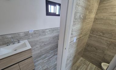 CASA 4 AMBIENTES CON COCHERA EN QUILMES EN VENTA