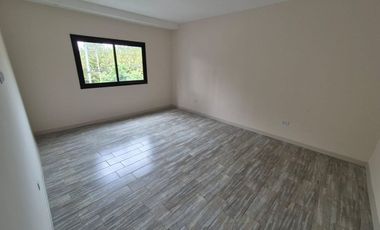 CASA 4 AMBIENTES CON COCHERA EN QUILMES EN VENTA