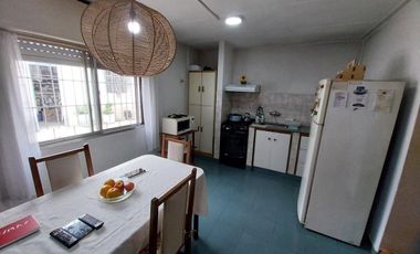 VENTA CASA 4 AMB CON PATIO Y JARDIN - QUILMES ESTE