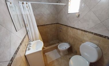 VENTA CASA 4 AMB CON PATIO Y JARDIN - QUILMES ESTE