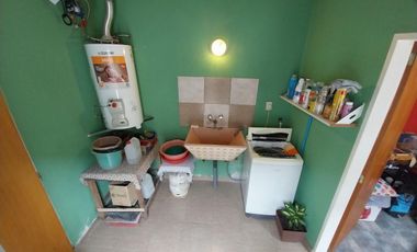 VENTA CASA 4 AMB CON PATIO Y JARDIN - QUILMES ESTE