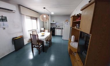 VENTA CASA 4 AMB CON PATIO Y JARDIN - QUILMES ESTE