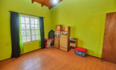 VENTA CASA EN BLOCK CON COCHERA Y QUINCHO, QUILMES