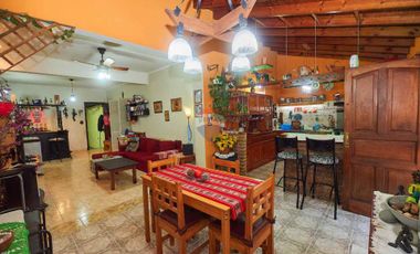 VENTA CASA EN BLOCK CON COCHERA Y QUINCHO, QUILMES