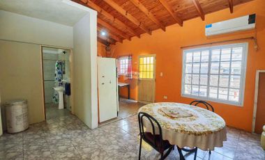 VENTA CASA EN BLOCK CON COCHERA Y QUINCHO, QUILMES