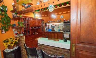 VENTA CASA EN BLOCK CON COCHERA Y QUINCHO, QUILMES