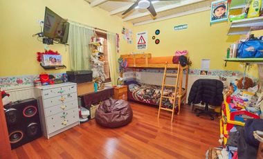 VENTA CASA EN BLOCK CON COCHERA Y QUINCHO, QUILMES