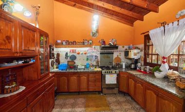 VENTA CASA EN BLOCK CON COCHERA Y QUINCHO, QUILMES