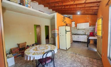 VENTA CASA EN BLOCK CON COCHERA Y QUINCHO, QUILMES