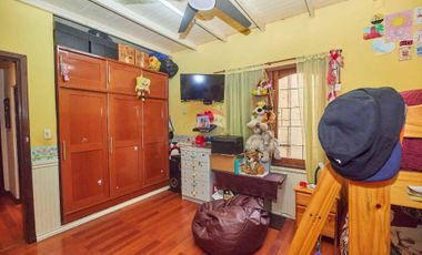 VENTA CASA EN BLOCK CON COCHERA Y QUINCHO, QUILMES