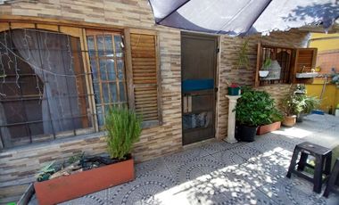 VENTA CASA EN BLOCK CON COCHERA Y QUINCHO, QUILMES