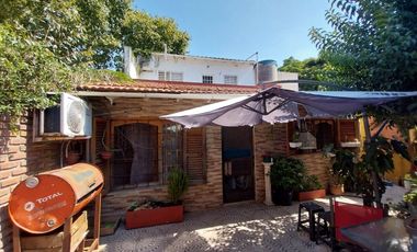 VENTA CASA EN BLOCK CON COCHERA Y QUINCHO, QUILMES