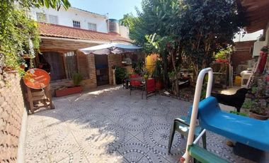 VENTA CASA EN BLOCK CON COCHERA Y QUINCHO, QUILMES