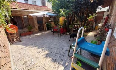 VENTA CASA EN BLOCK CON COCHERA Y QUINCHO, QUILMES