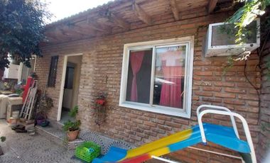 VENTA CASA EN BLOCK CON COCHERA Y QUINCHO, QUILMES