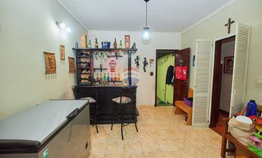 VENTA CASA EN BLOCK CON COCHERA Y QUINCHO, QUILMES