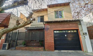 VENTA CASA EN BLOCK CON COCHERA Y QUINCHO, QUILMES