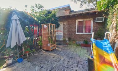 VENTA CASA EN BLOCK CON COCHERA Y QUINCHO, QUILMES