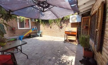 VENTA CASA EN BLOCK CON COCHERA Y QUINCHO, QUILMES