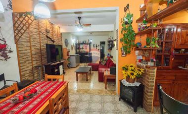 VENTA CASA EN BLOCK CON COCHERA Y QUINCHO, QUILMES