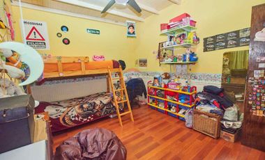 VENTA CASA EN BLOCK CON COCHERA Y QUINCHO, QUILMES