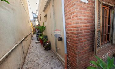 VENTA CASA EN BLOCK CON COCHERA Y QUINCHO, QUILMES