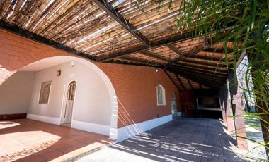 SE VENDE CASA QUINTA 2 DORM Y PILETA EN LAS PALTAS