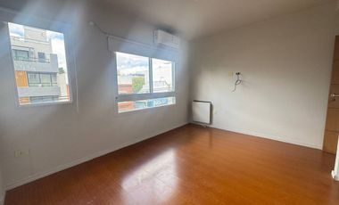 ALQUILER TRIPLEX 3 AMBIENTES COCHERA FLORIDA