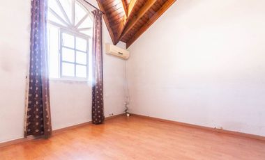 Triplex 4 amb. con patio, parrilla y garage