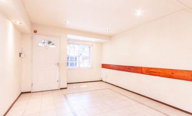 Triplex 4 amb. con patio, parrilla y garage
