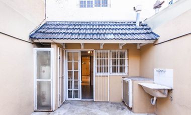 Triplex 4 amb. con patio, parrilla y garage