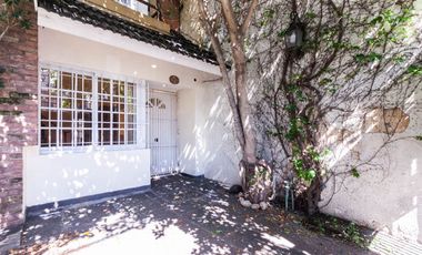 Triplex 4 amb. con patio, parrilla y garage