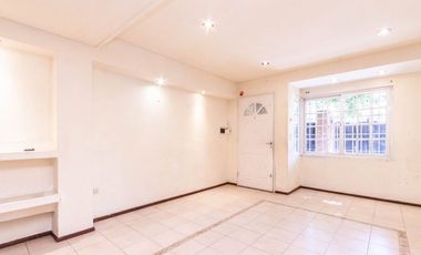 Triplex 4 amb. con patio, parrilla y garage
