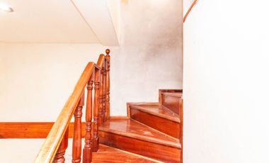 Triplex 4 amb. con patio, parrilla y garage