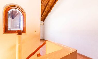 Triplex 4 amb. con patio, parrilla y garage