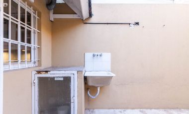 Triplex 4 amb. con patio, parrilla y garage